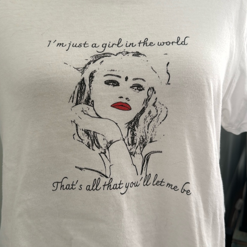 Gwen Stefani print short T-shirt.